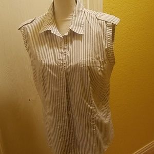 Sleeveless casual shirt